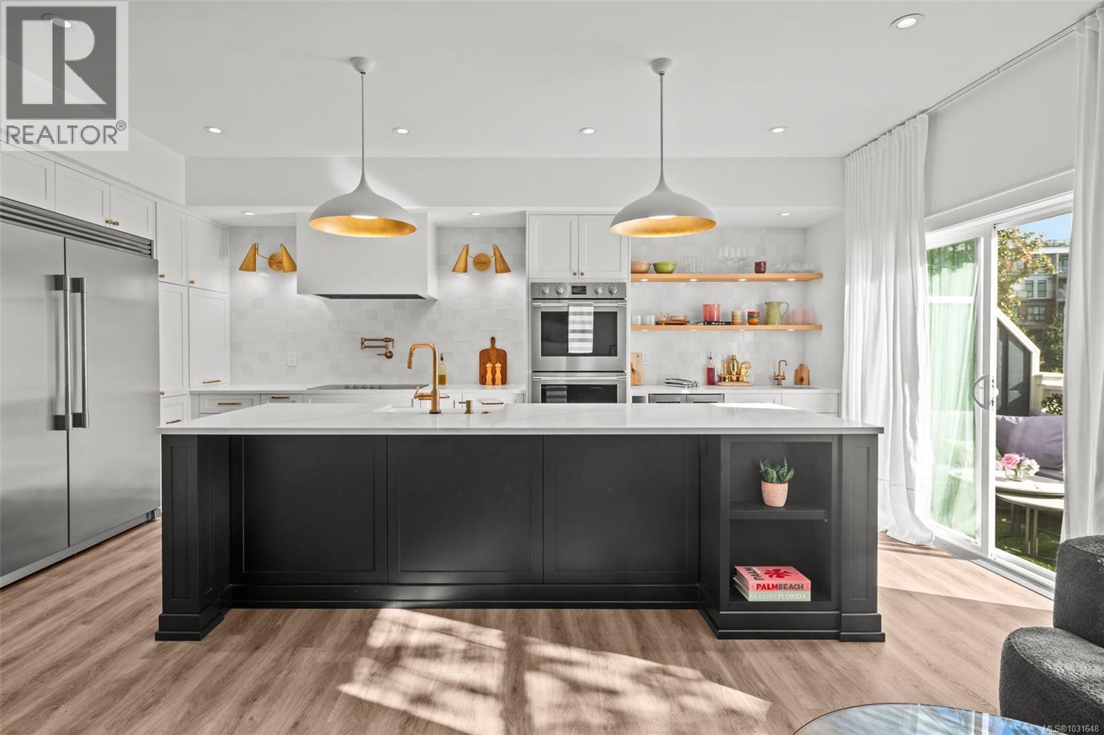 4 4583 Wilkinson Rd, Saanich