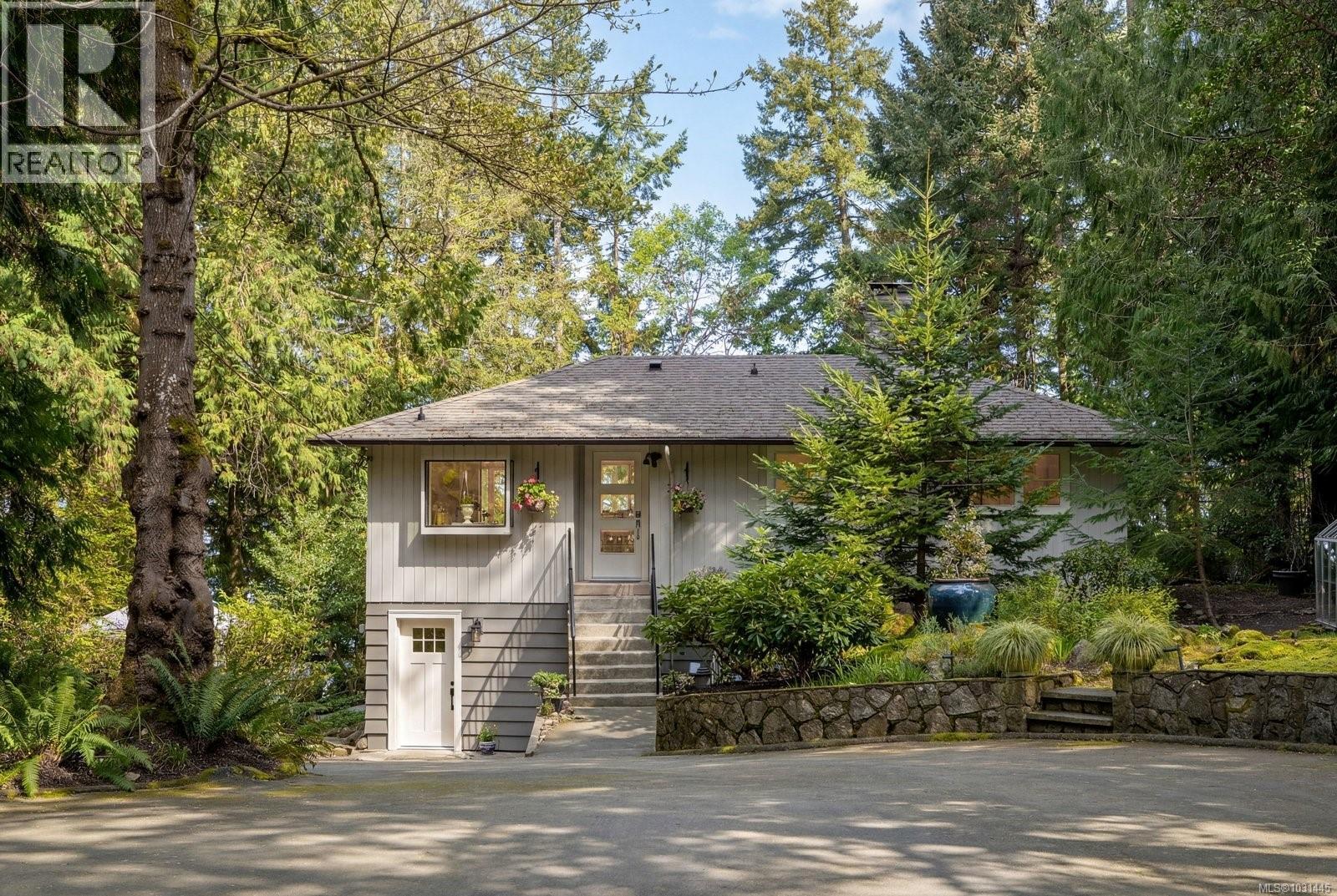 2320 Dolphin Rd - 1