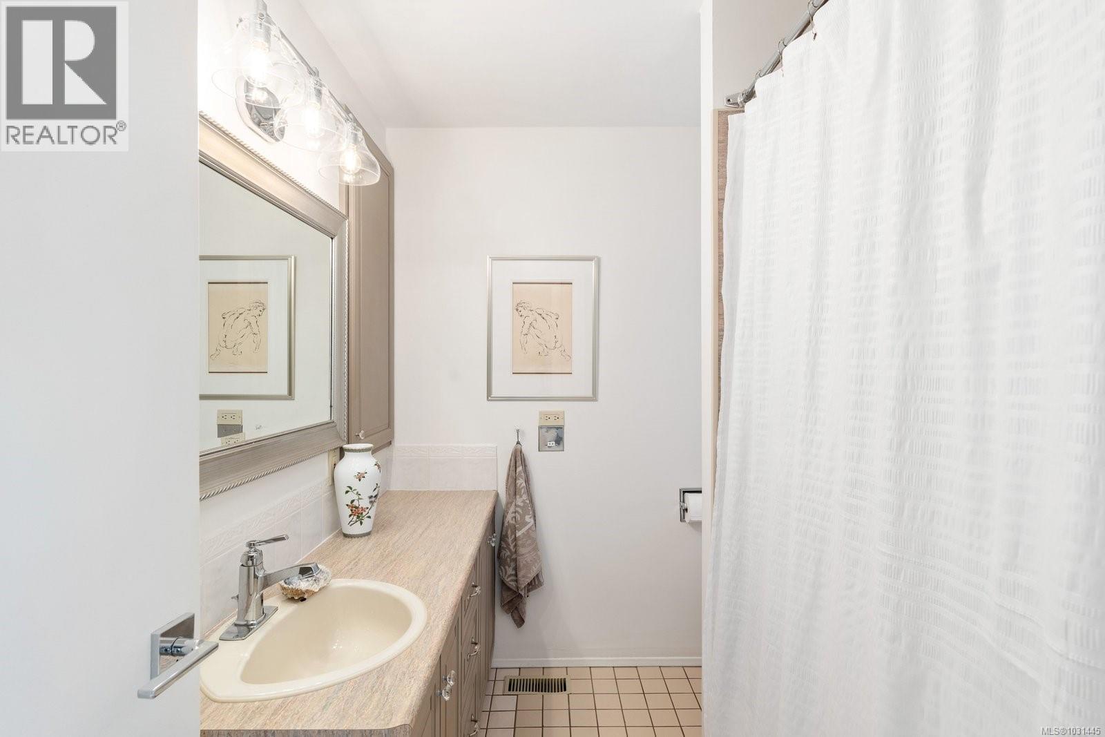 2320 Dolphin Rd - 28