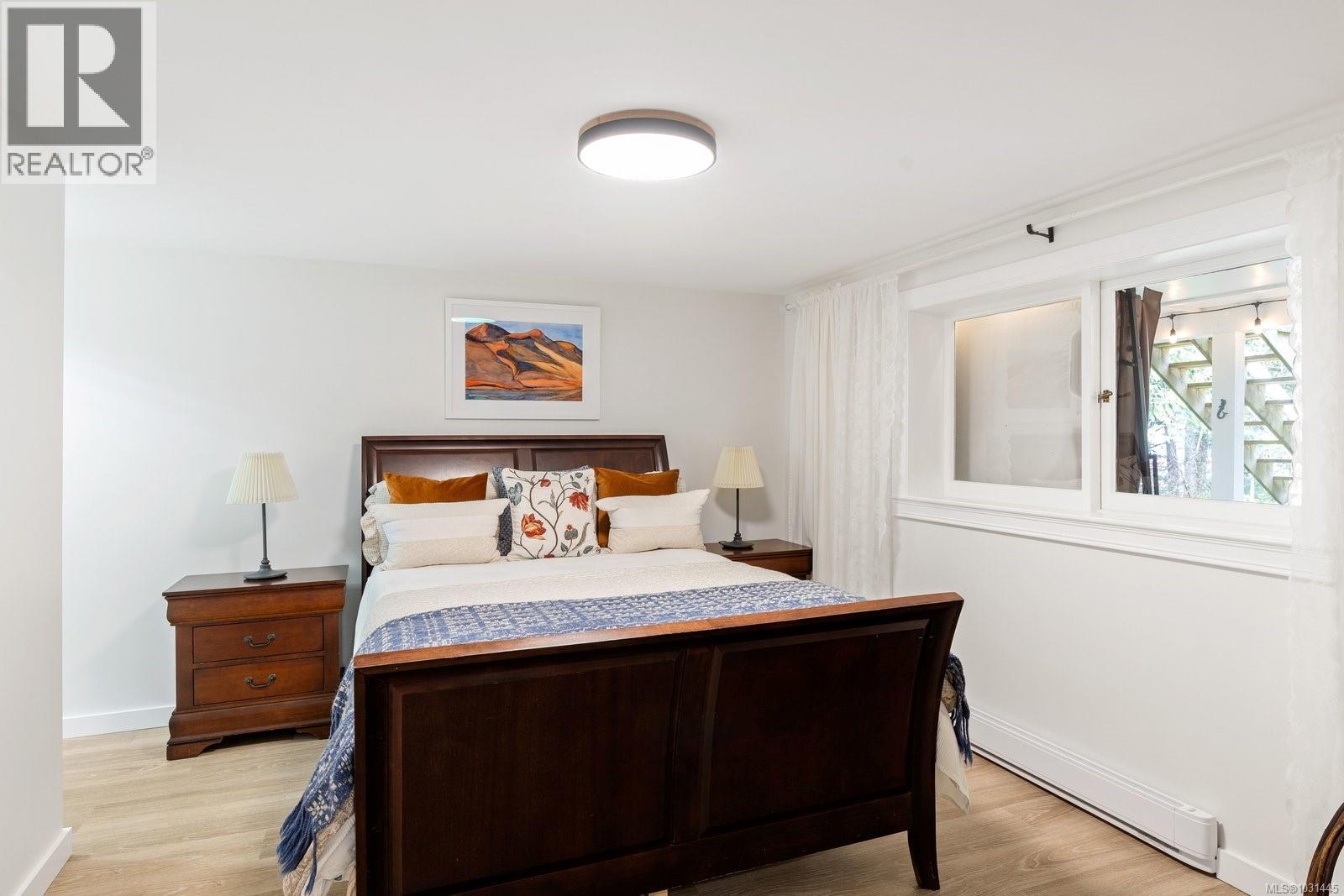 2320 DOLPHIN RD - 32