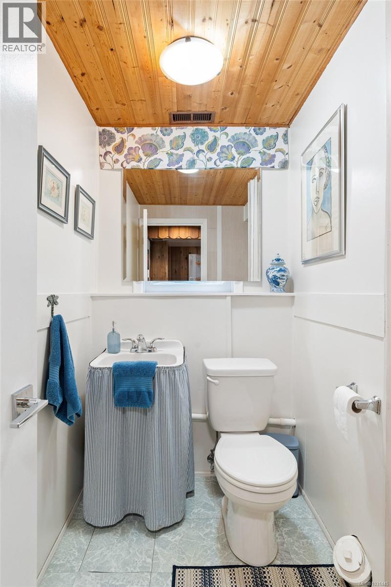 2320 Dolphin Rd - 33