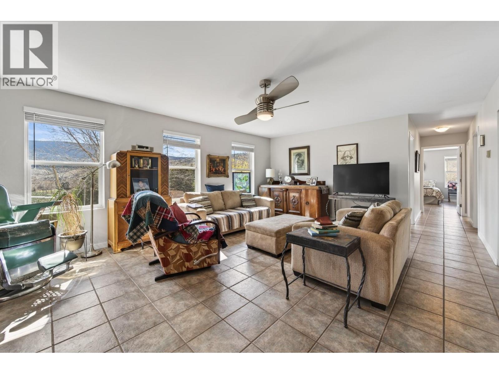 3876 Hills Frontage Road - 10