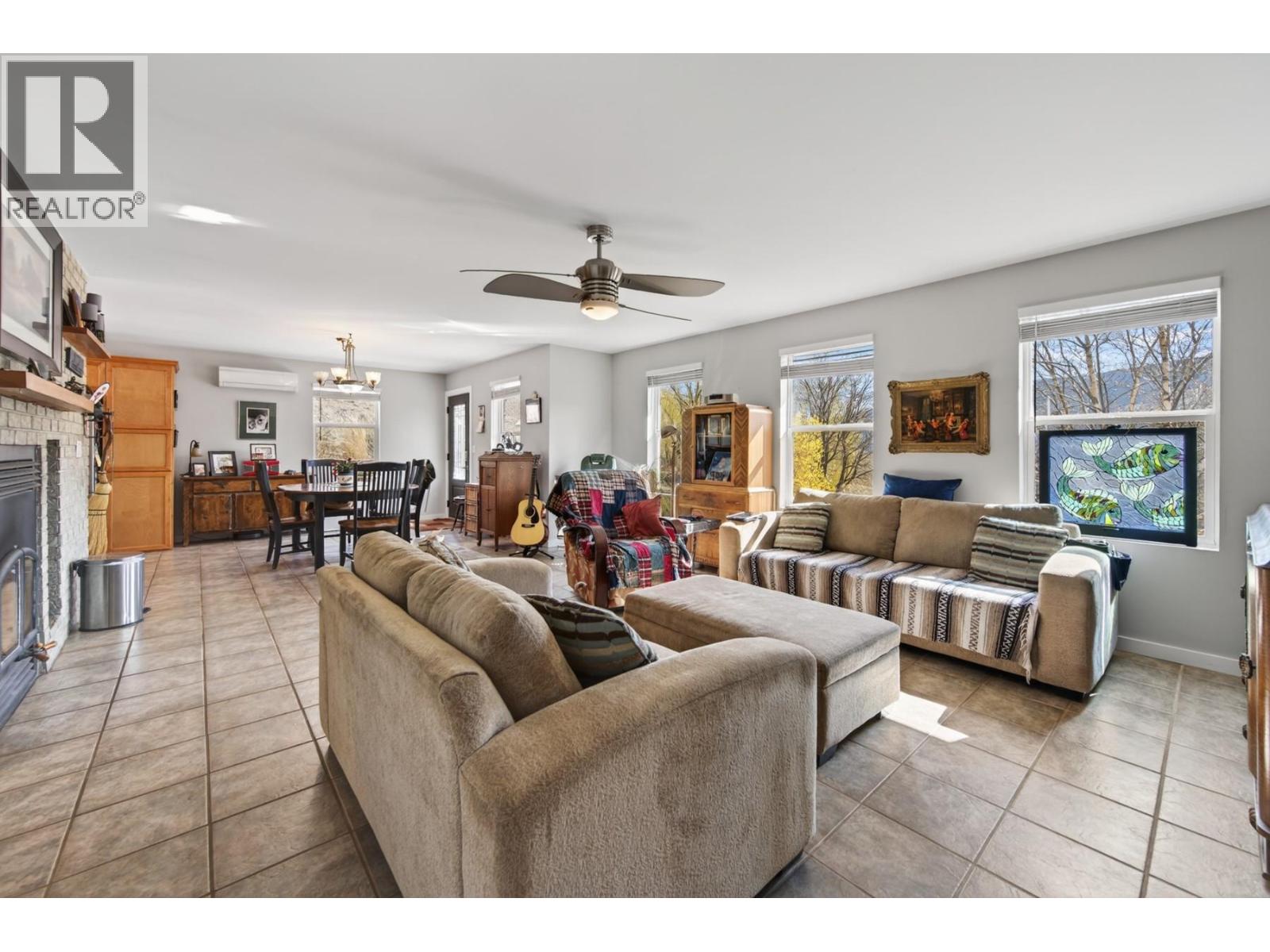 3876 Hills Frontage Road - 11