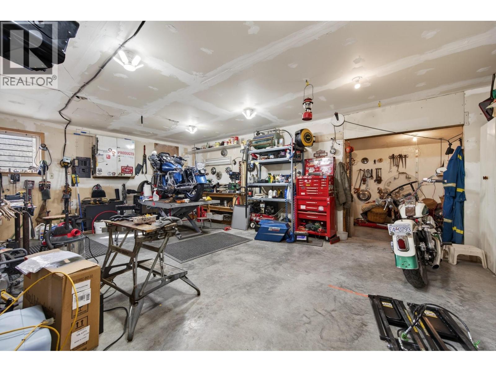 3876 Hills Frontage Road - 48