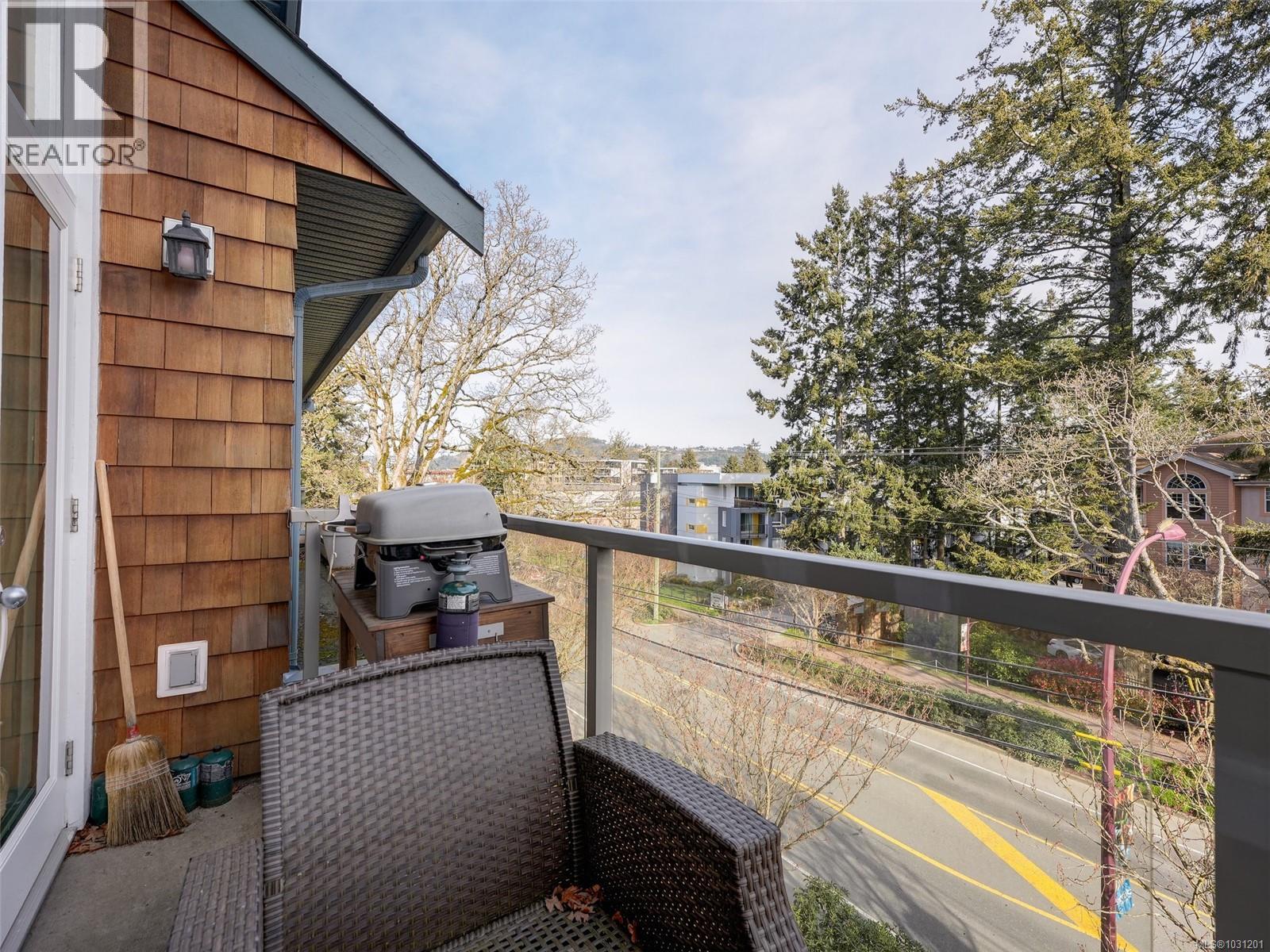 #408 611 Goldstream Ave - 18