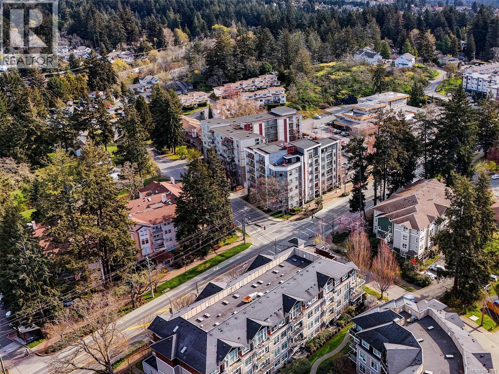 #408 611 Goldstream Ave - 34