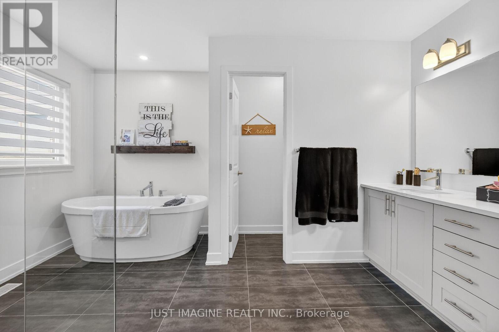 32 EDENBRIDGE COURT - 28