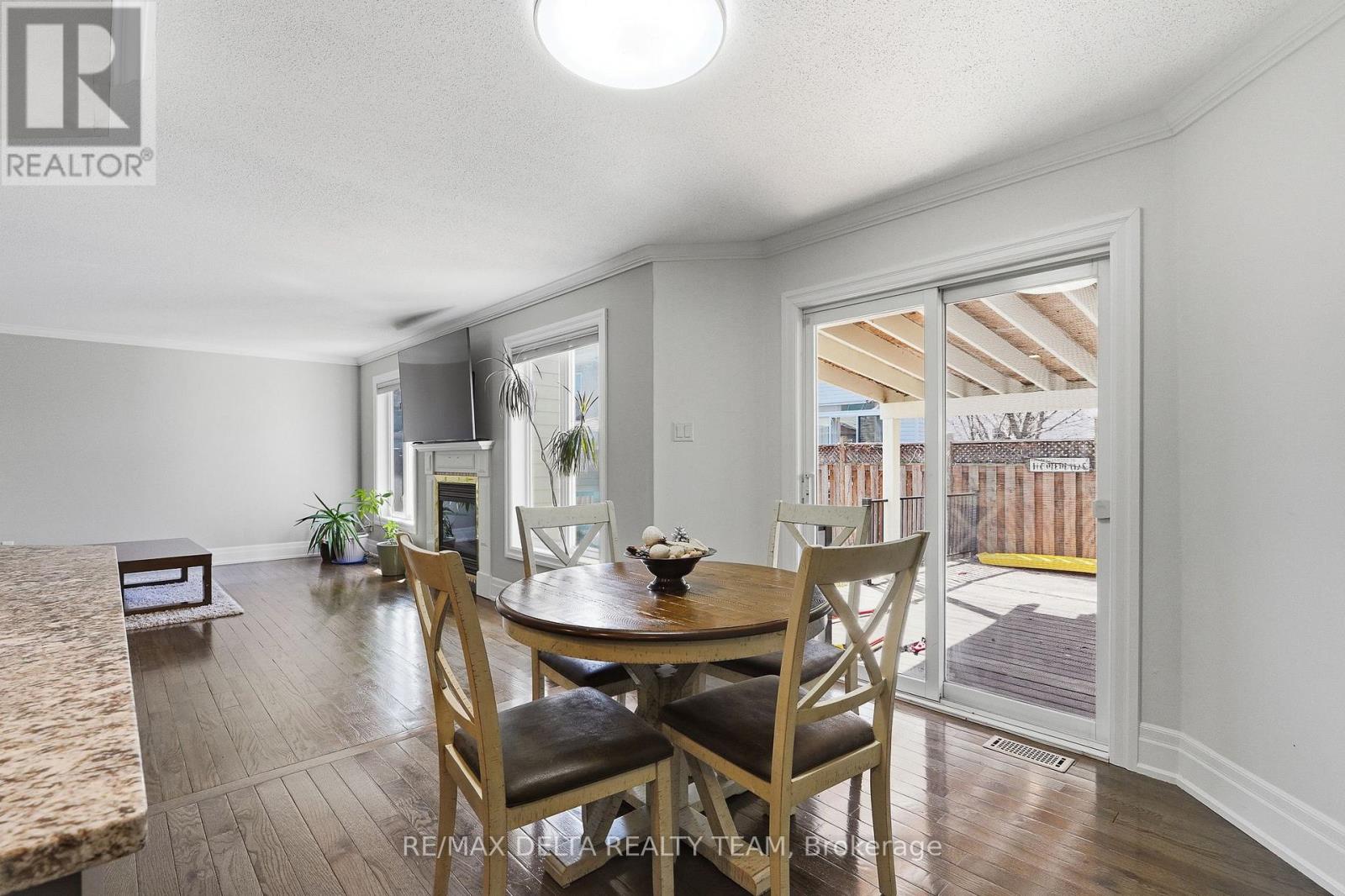 939 CAHILL DRIVE W - 21