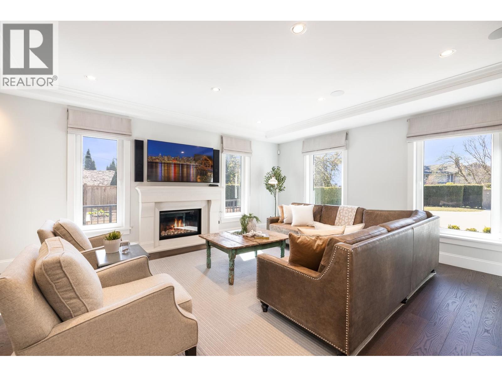 3850 ST. MARYS AVENUE, North Vancouver