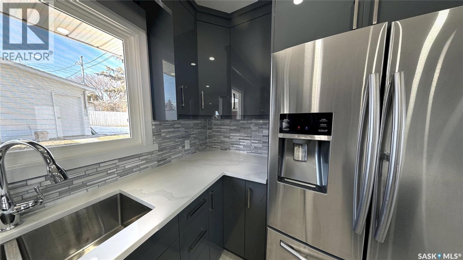 1607 9TH AVENUE N - 11