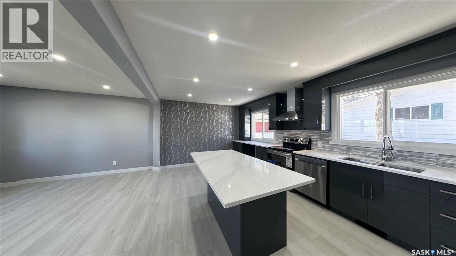 1607 9TH AVENUE N - 13