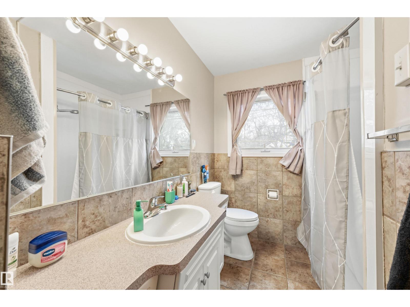 13804 13808 119 AV NW, Edmonton