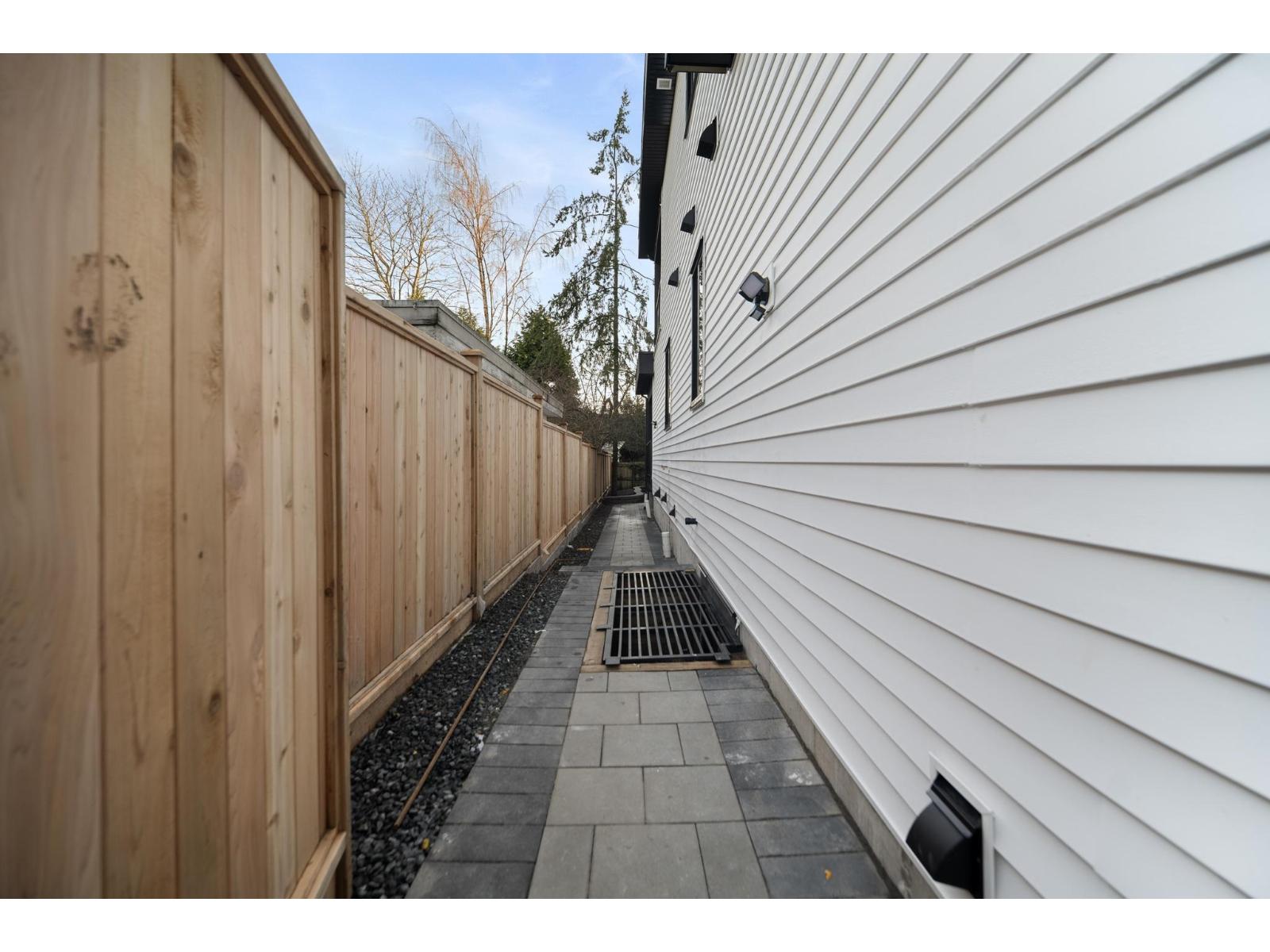 14204 NORTH BLUFF ROAD, White Rock