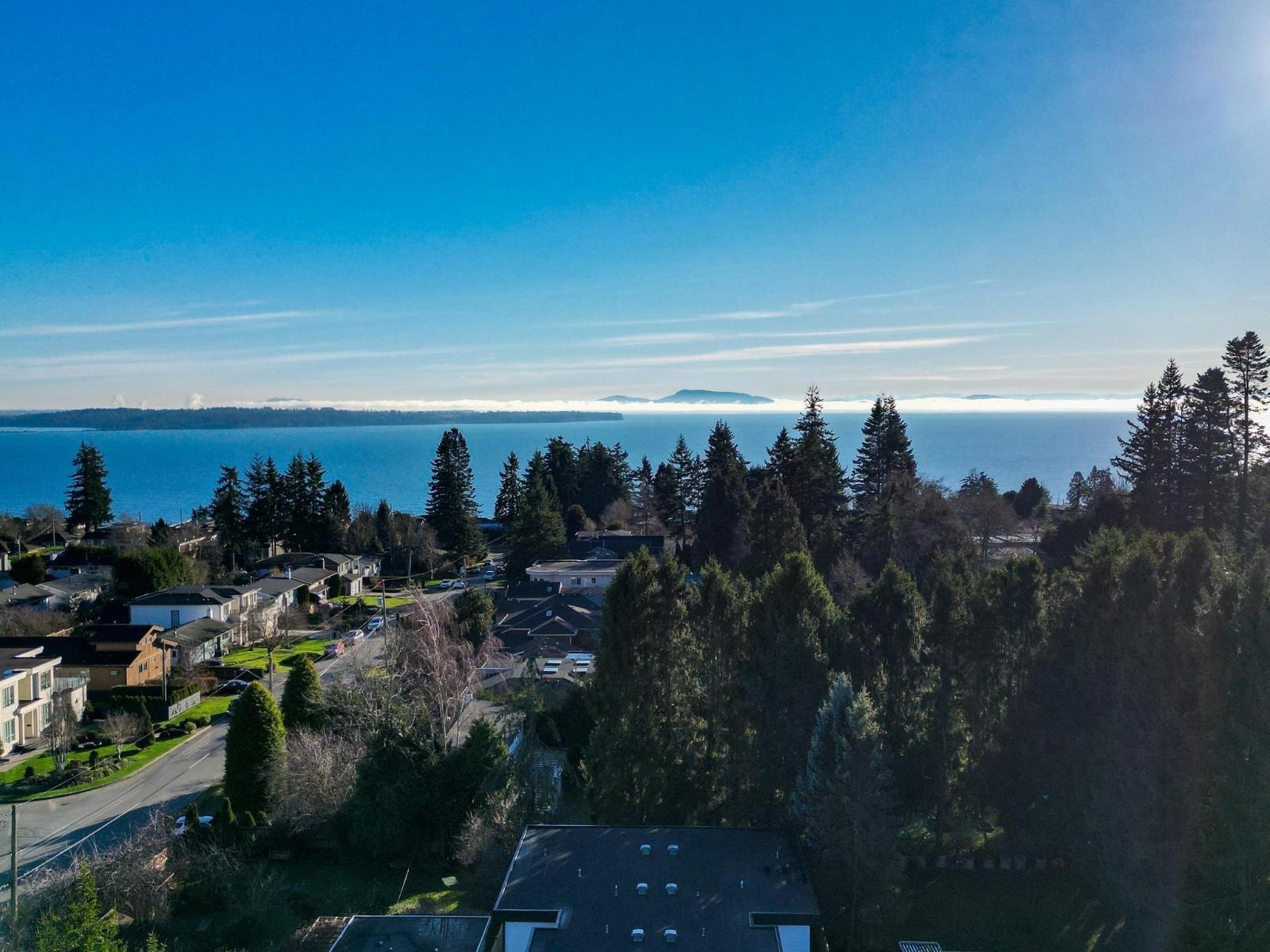 14204 NORTH BLUFF ROAD, White Rock