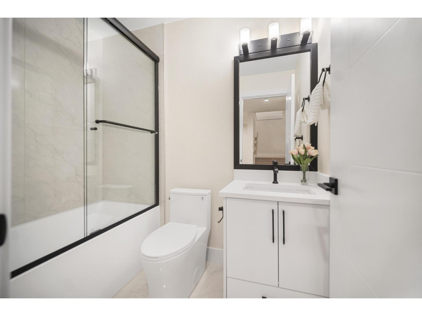 14204 NORTH BLUFF ROAD, White Rock