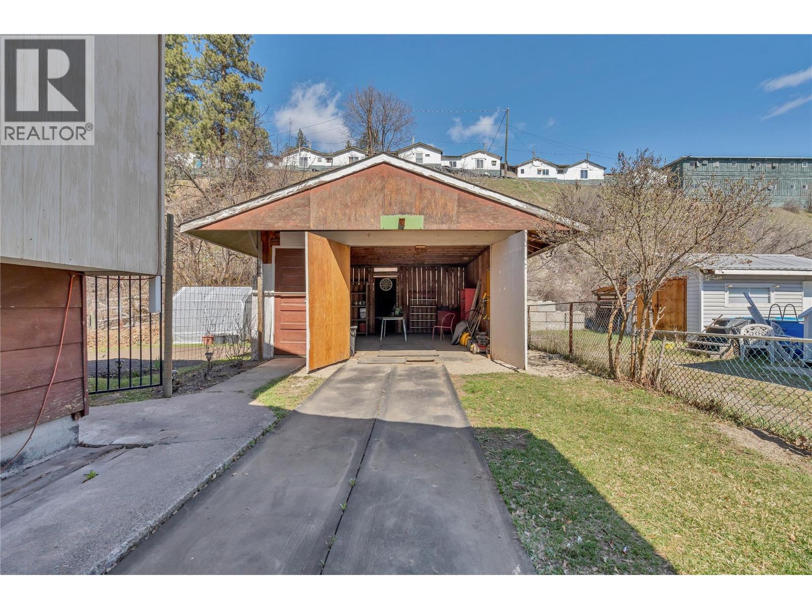 411 AUBURN CRES - 29