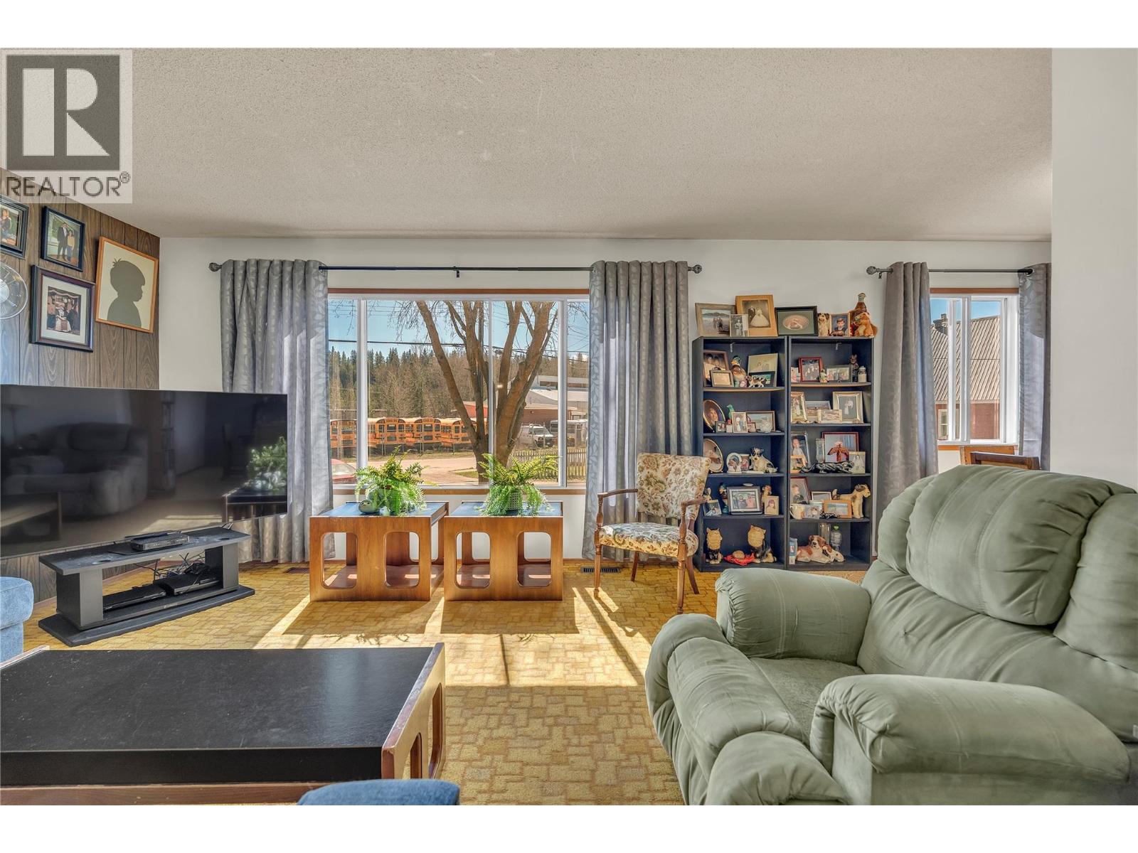411 Auburn Cres - 3