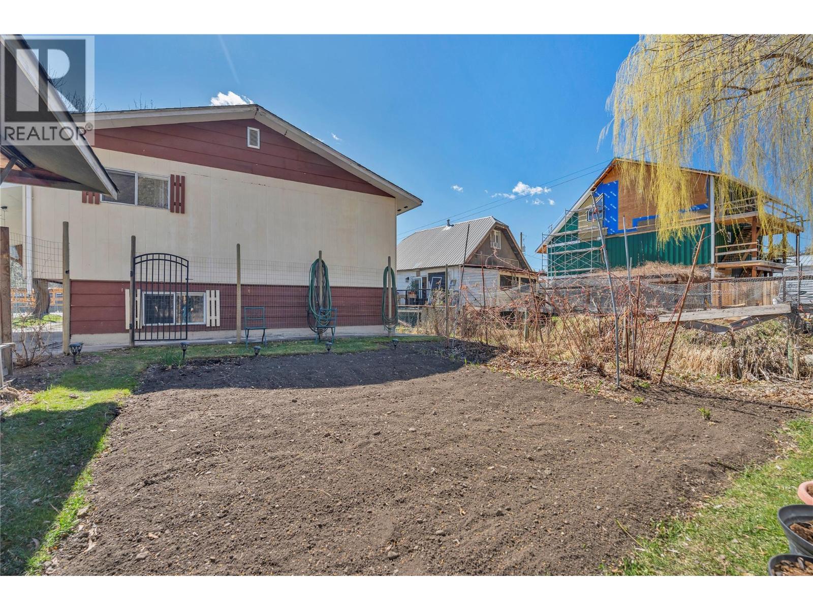 411 Auburn Cres - 34