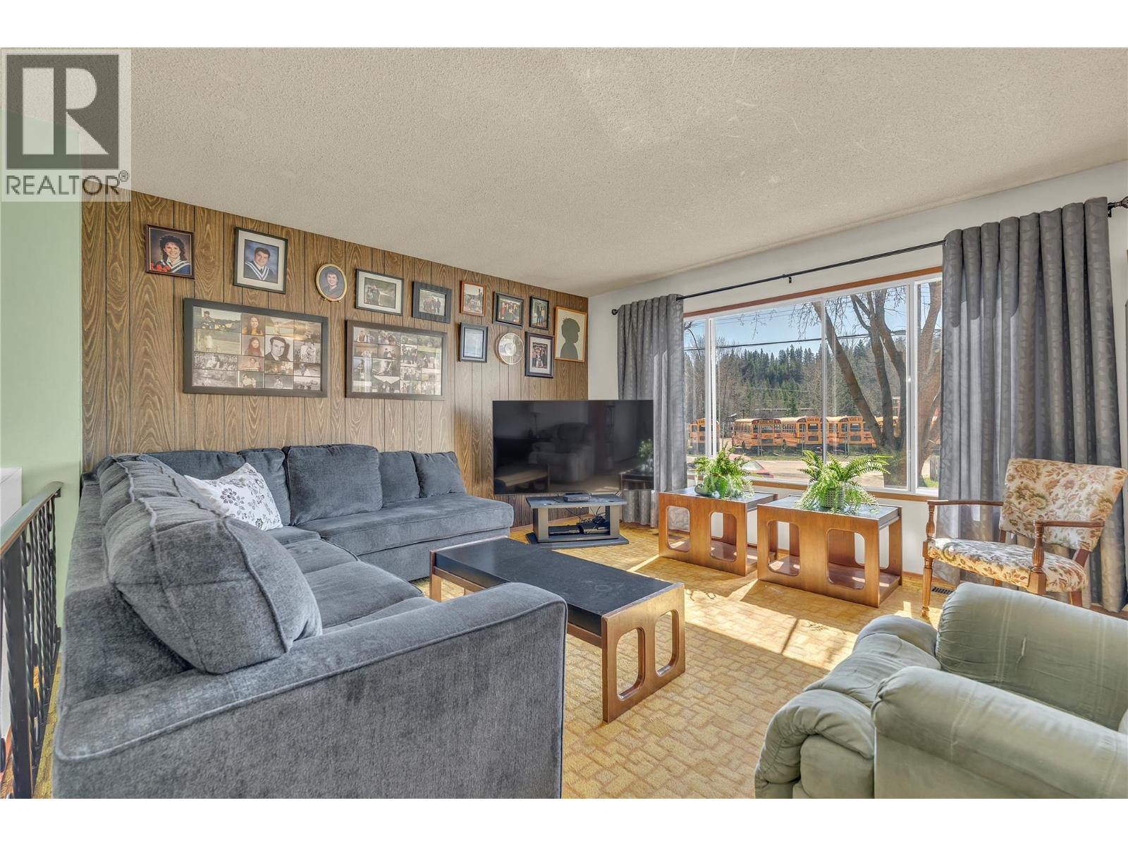 411 Auburn Cres - 4