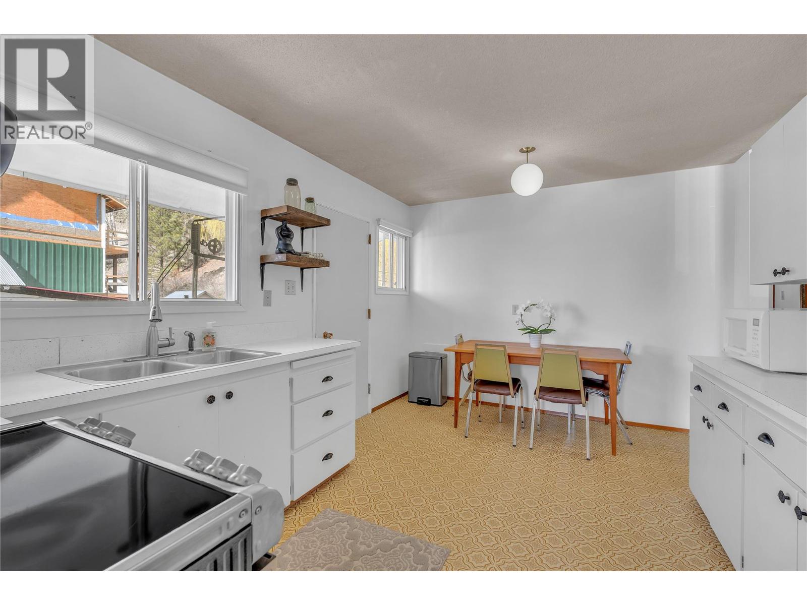 411 Auburn Cres - 8