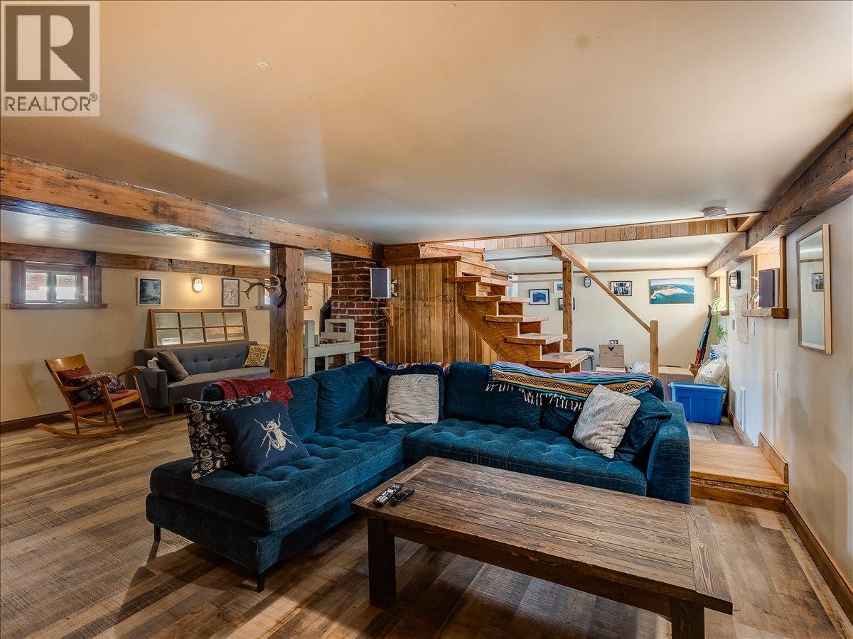 1876 PLANER CRESCENT - 32