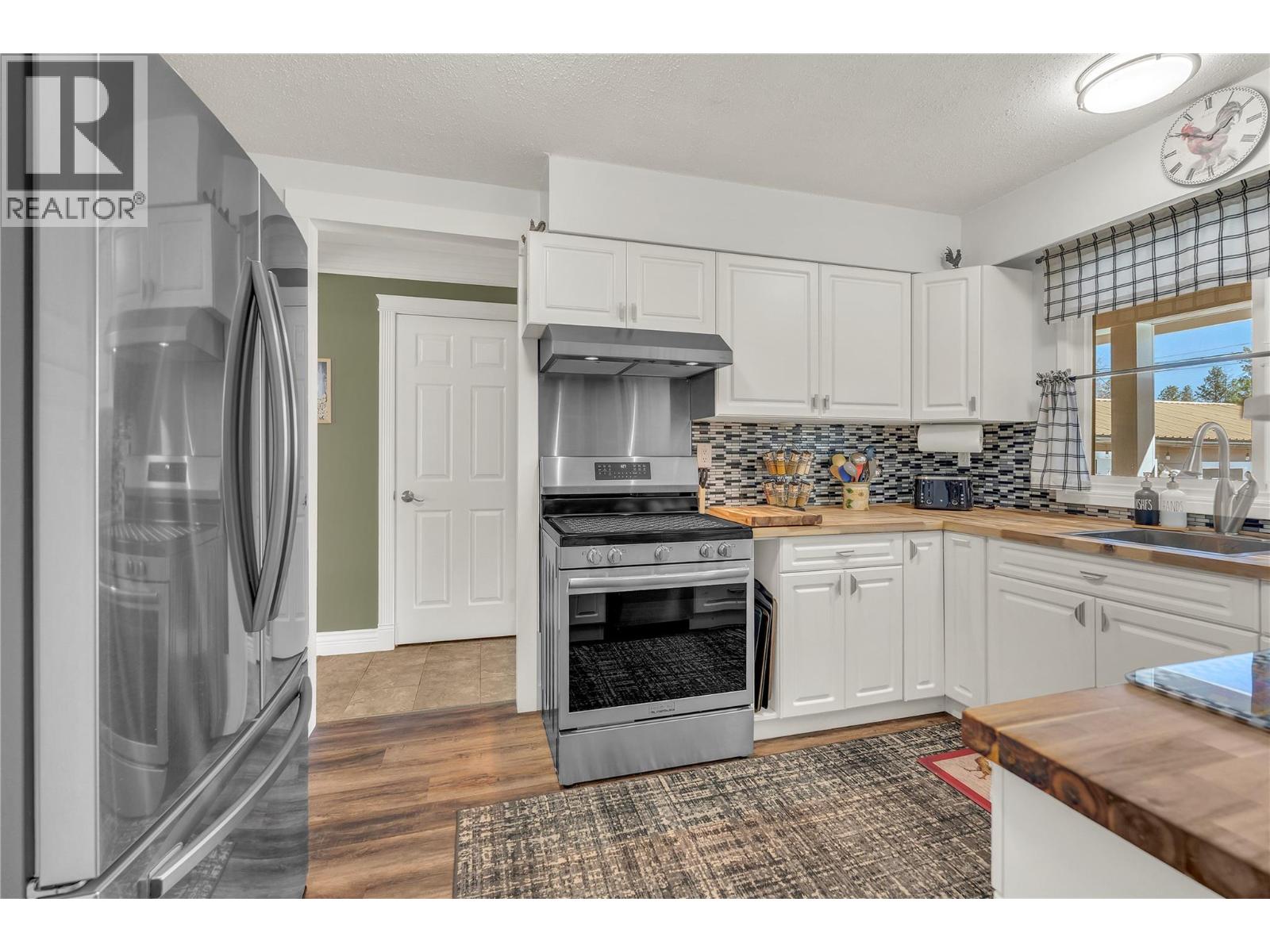 402 BILLITER AVENUE - 10