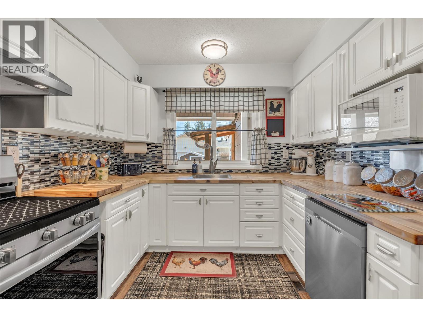 402 BILLITER AVENUE - 11