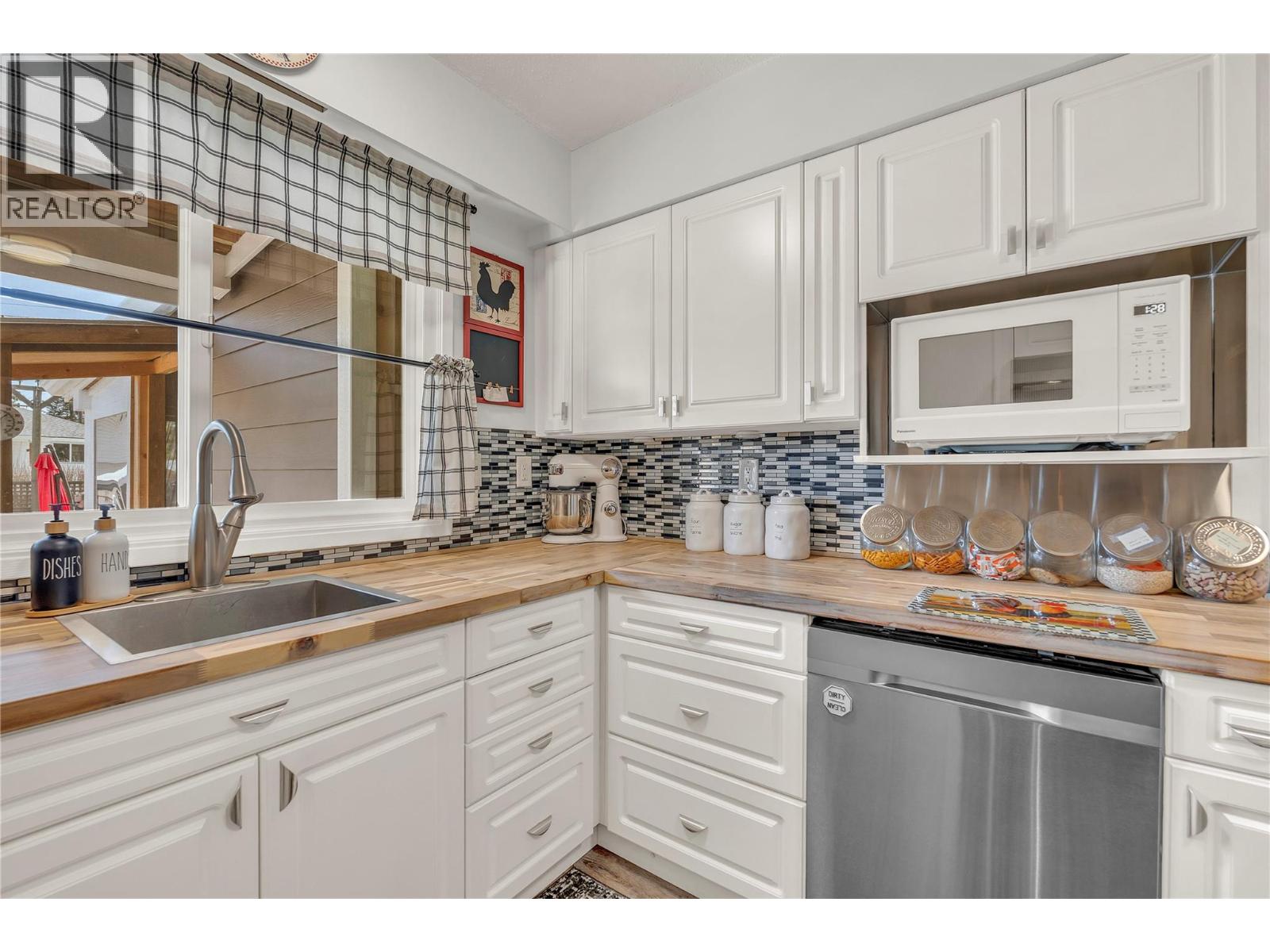 402 BILLITER AVENUE - 14