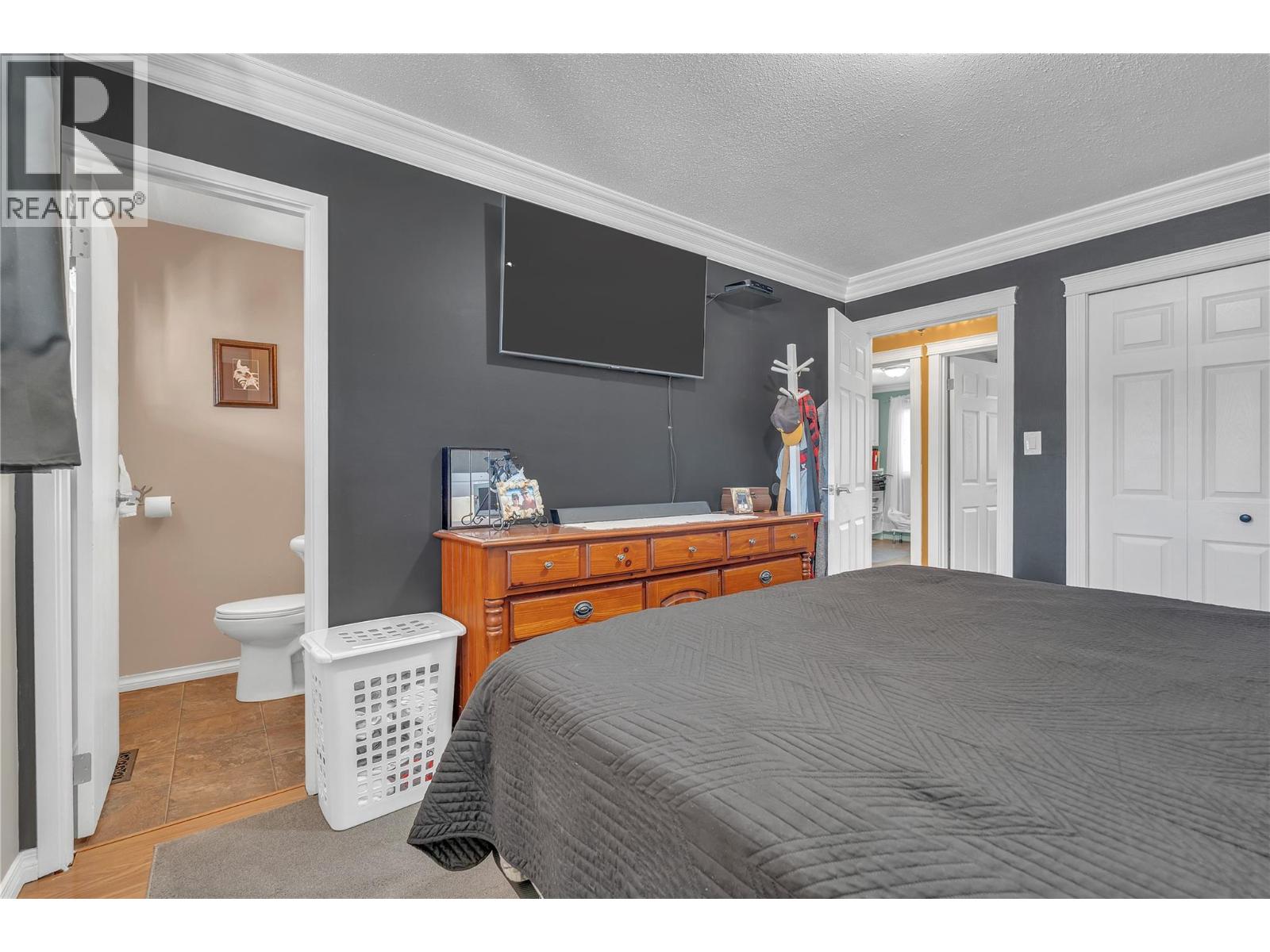 402 BILLITER AVENUE - 22