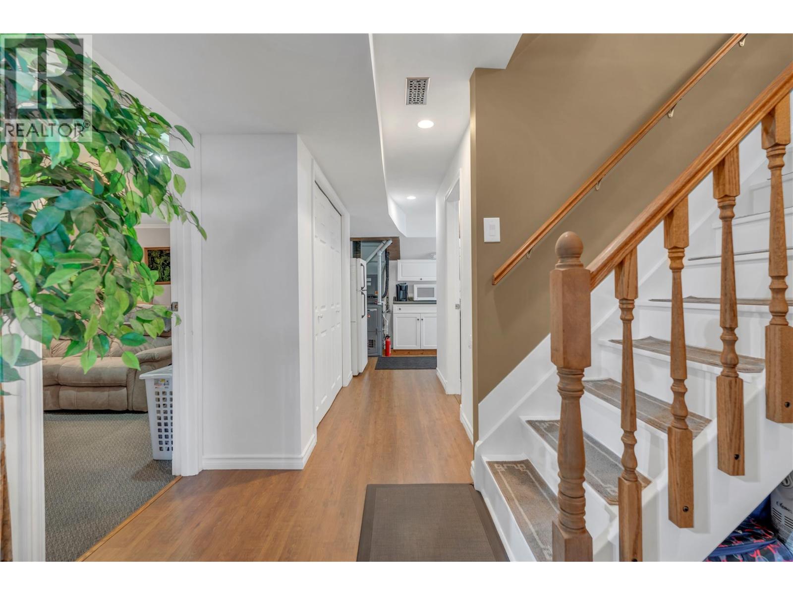 402 BILLITER AVENUE - 24