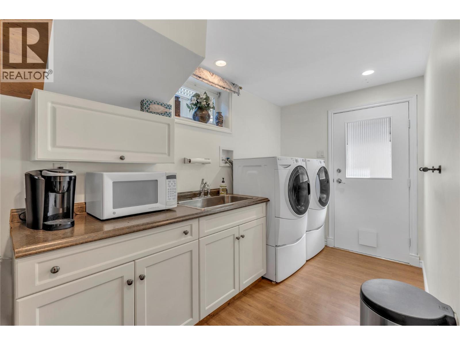 402 BILLITER AVENUE - 26