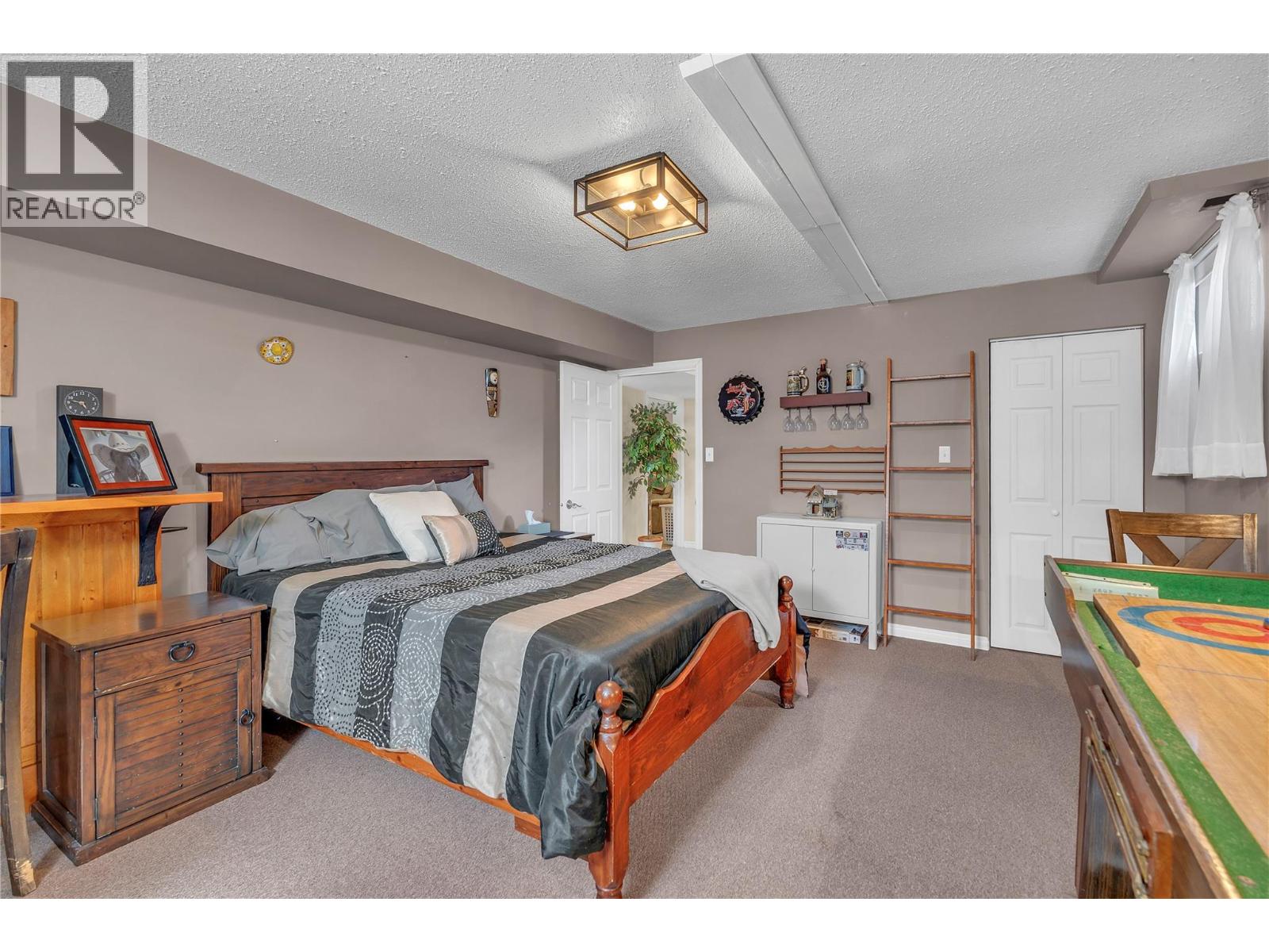 402 BILLITER AVENUE - 29