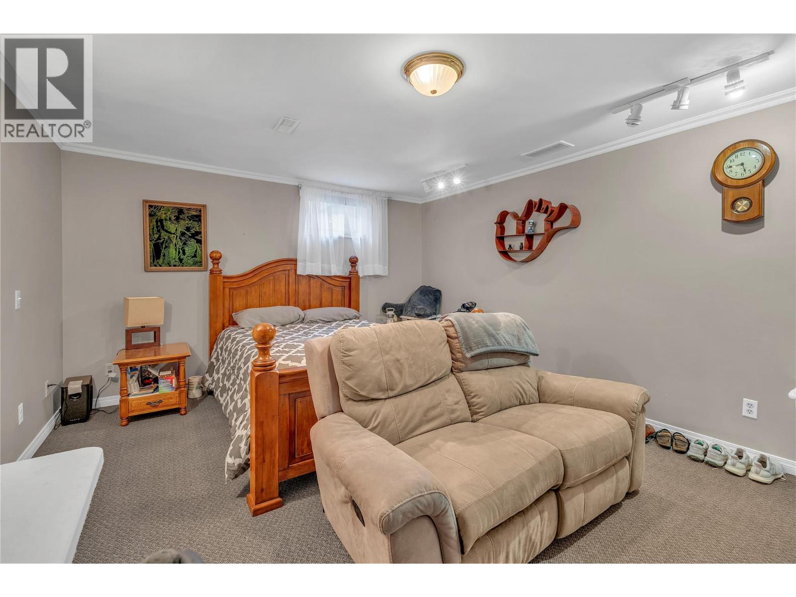 402 BILLITER AVENUE - 31