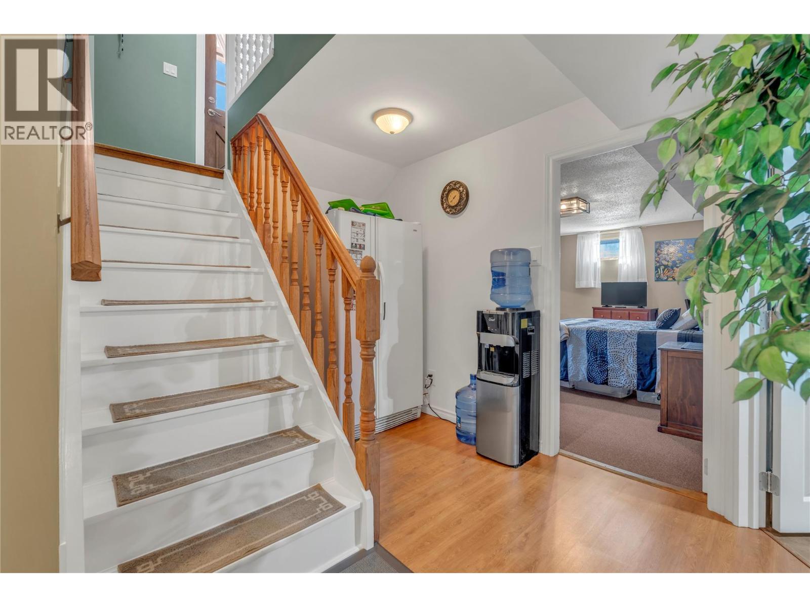 402 BILLITER AVENUE - 32