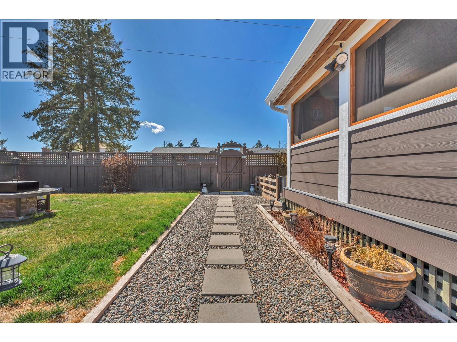 402 BILLITER AVENUE - 34