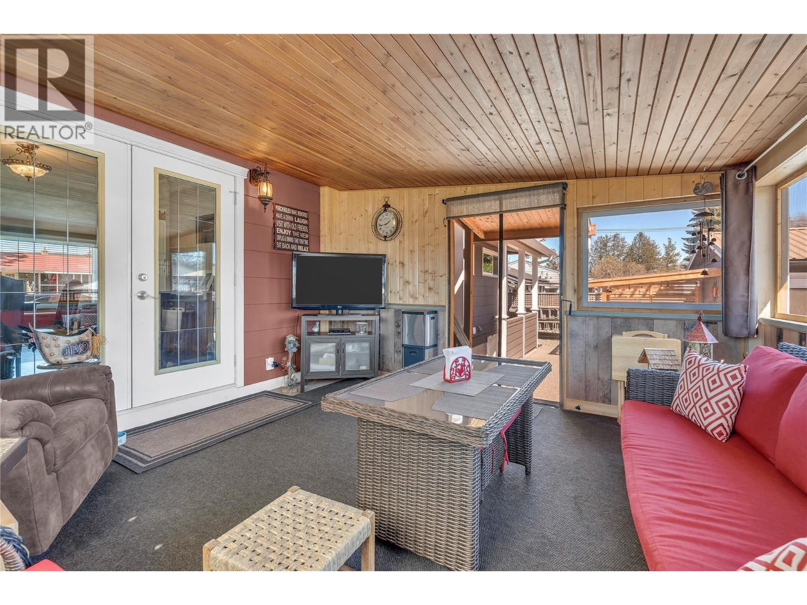 402 BILLITER AVENUE - 40