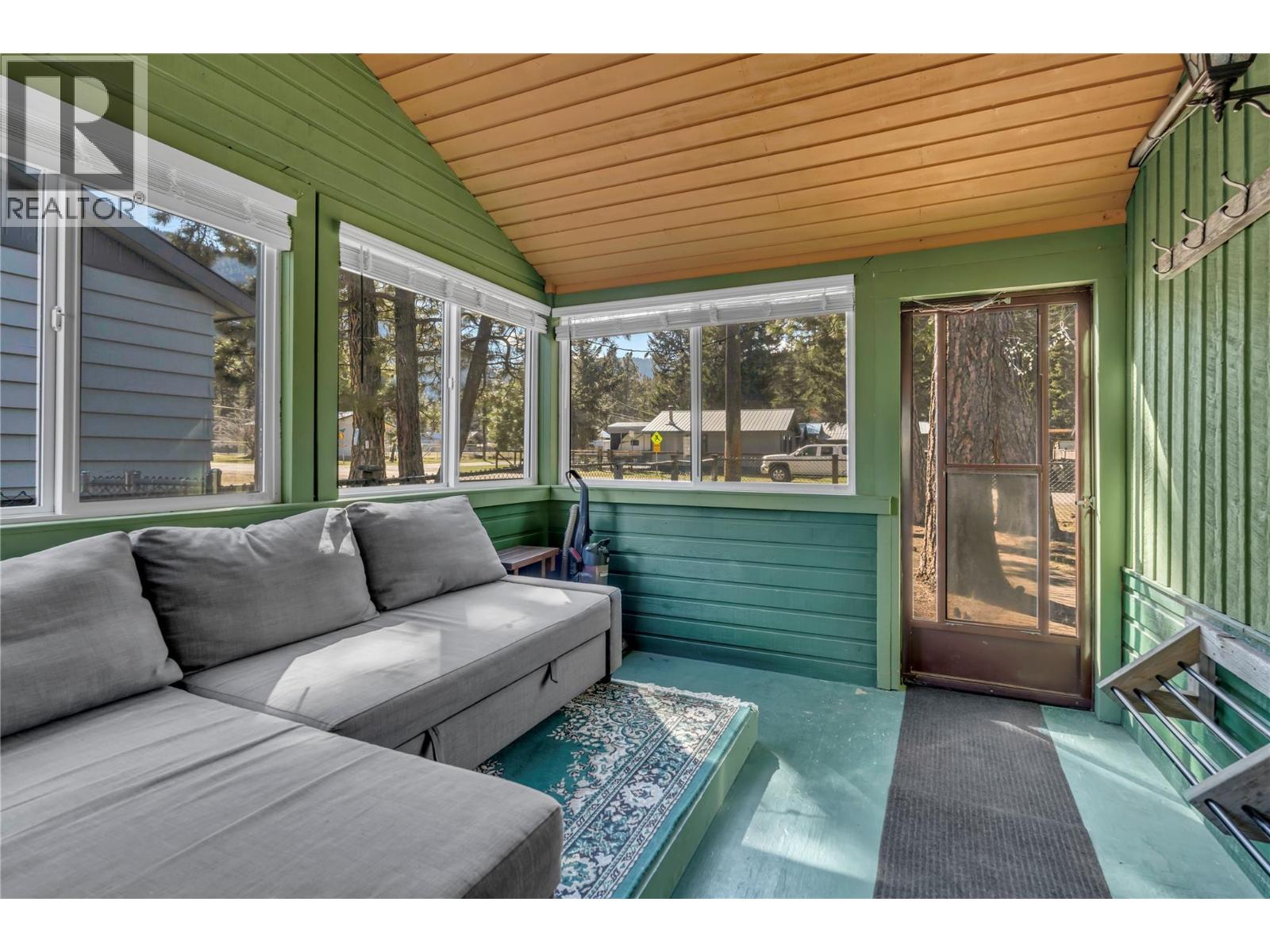 2615 NICOLA AVENUE - 6