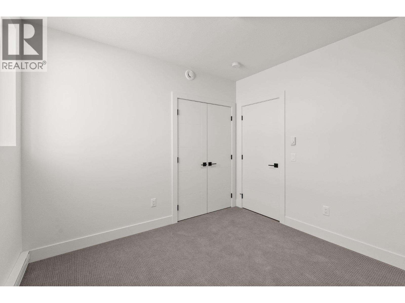 901 Melrose Street - 90