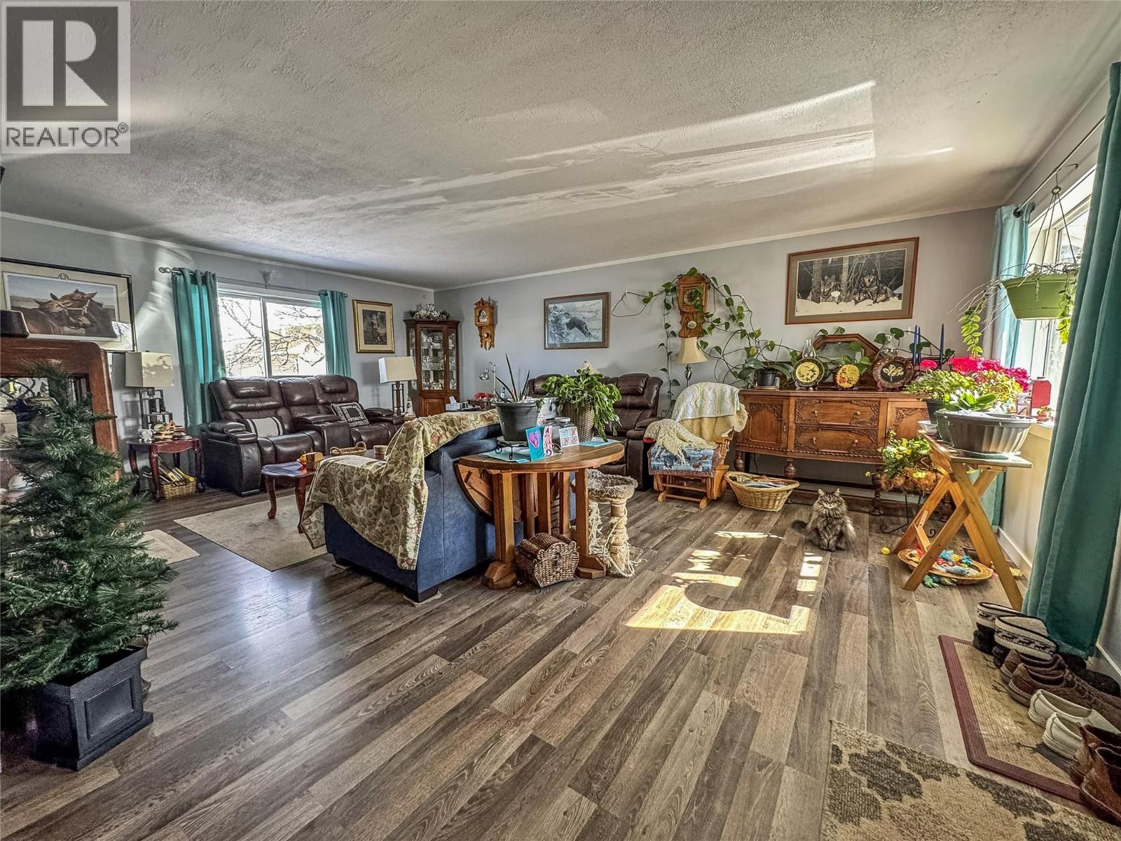 4900 50 AVENUE - Image 2