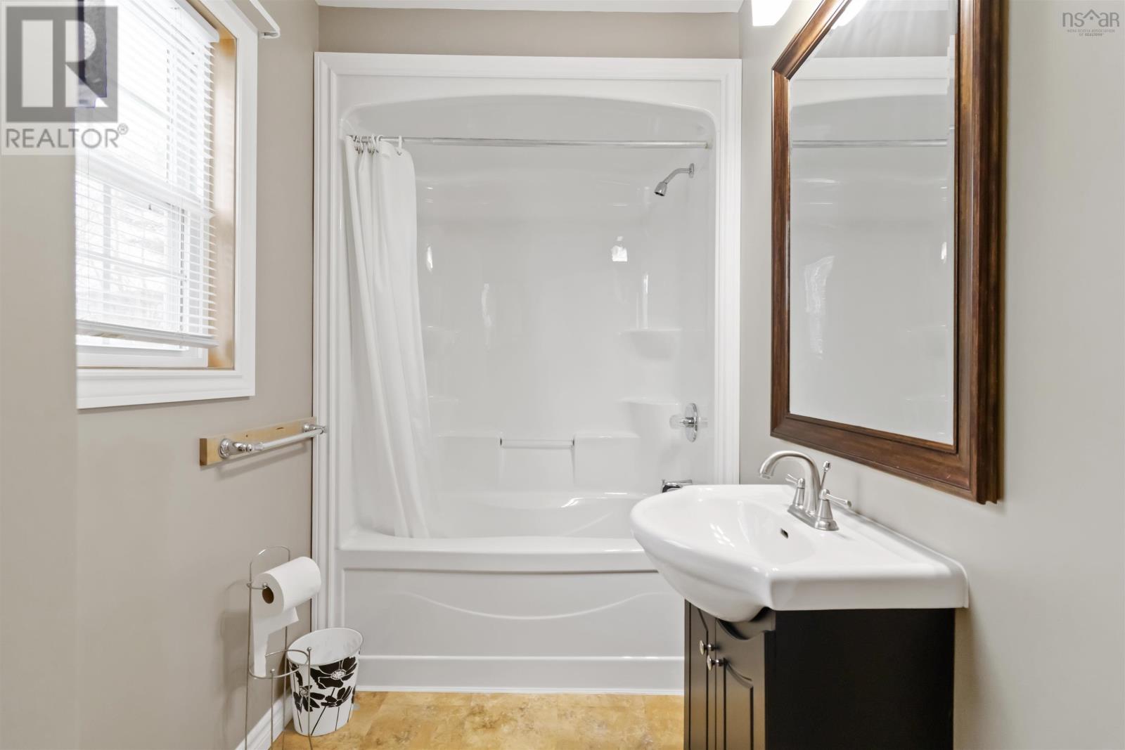 Property 17 of 21 of 112 North Street