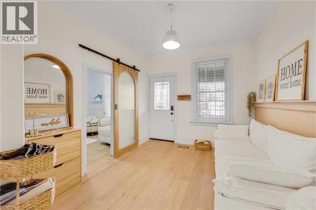6 BEN LOMOND Place - 2