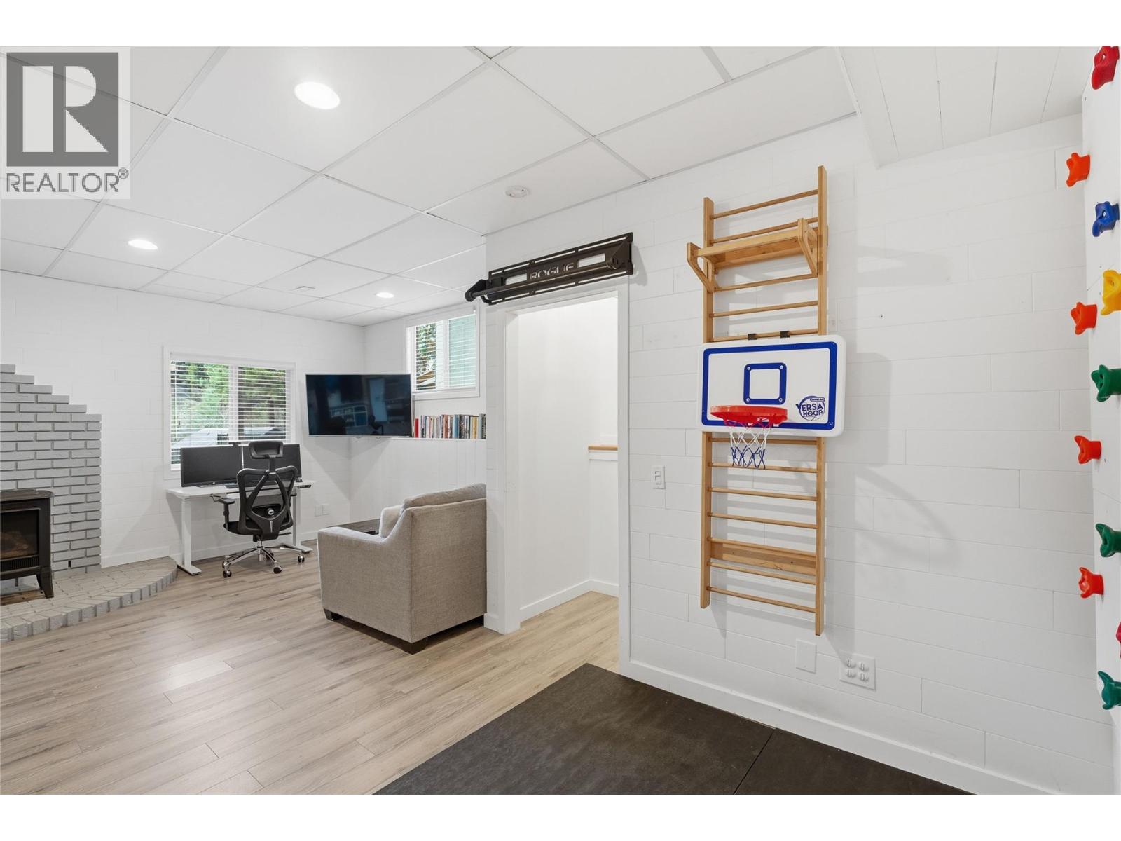 610 GLENEAGLES DRIVE - 34