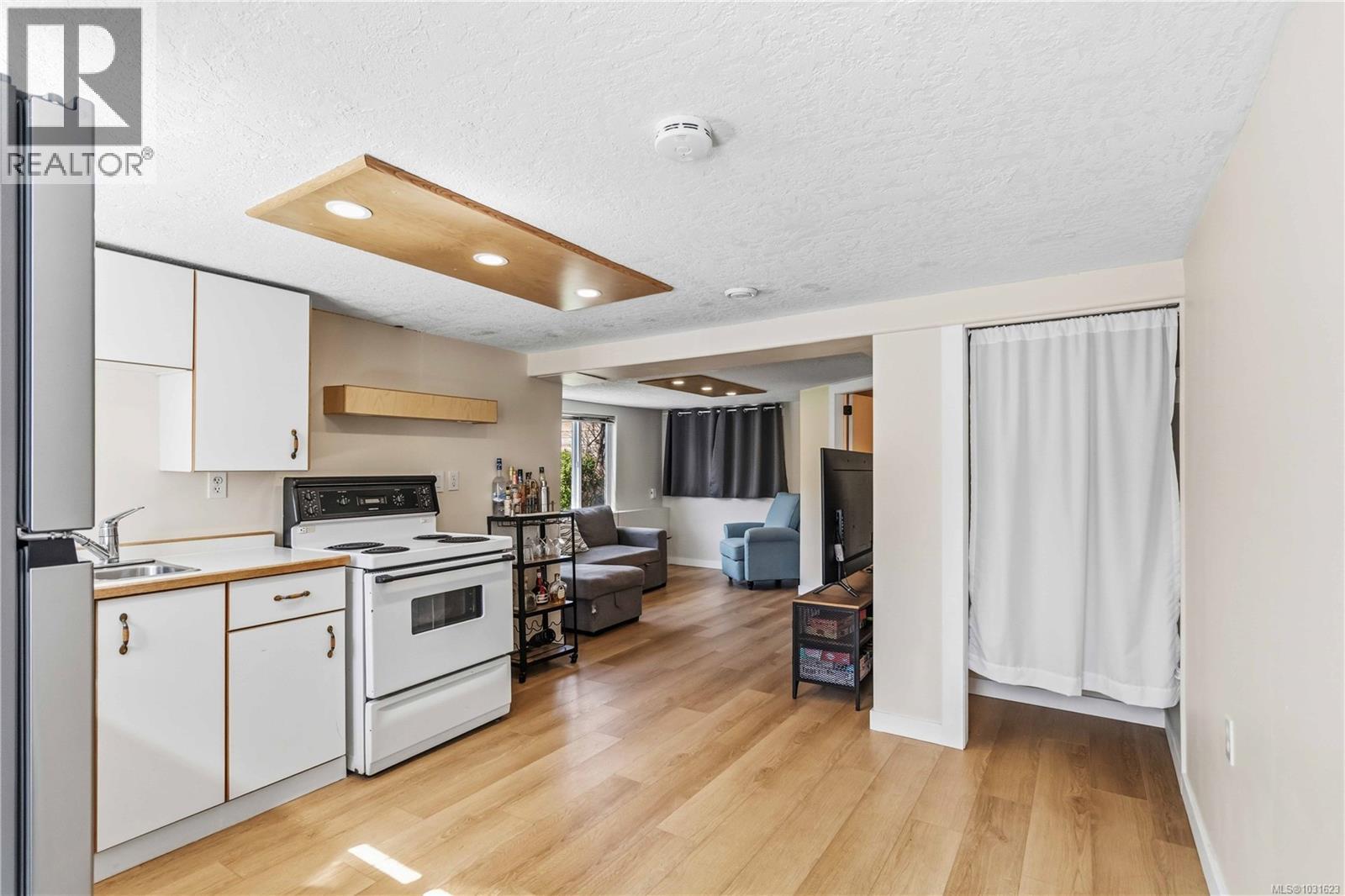 232 MICHIGAN ST - 30