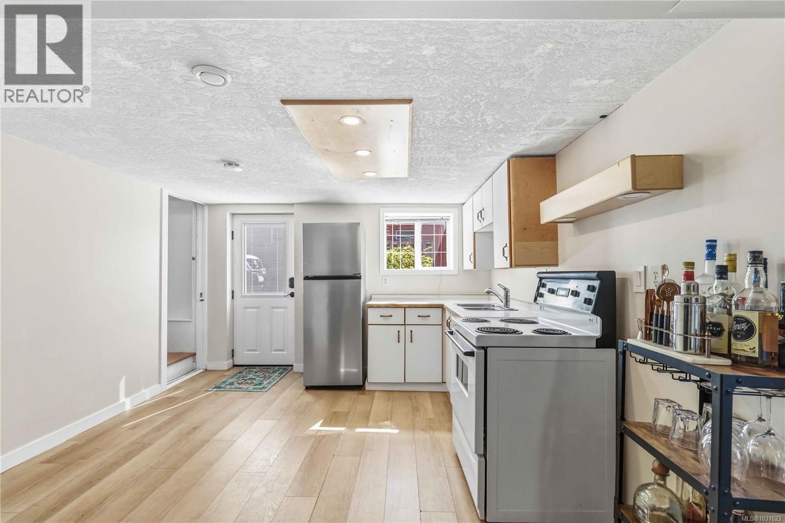 232 MICHIGAN ST - 31