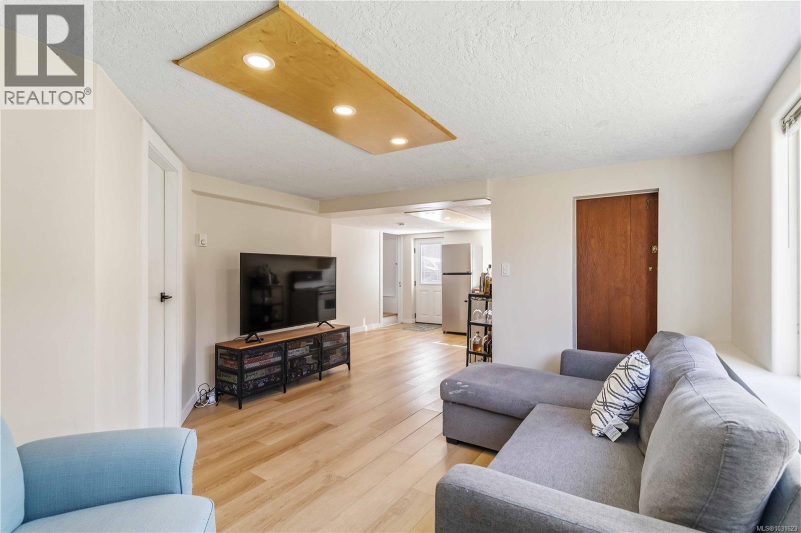 232 MICHIGAN ST - 32