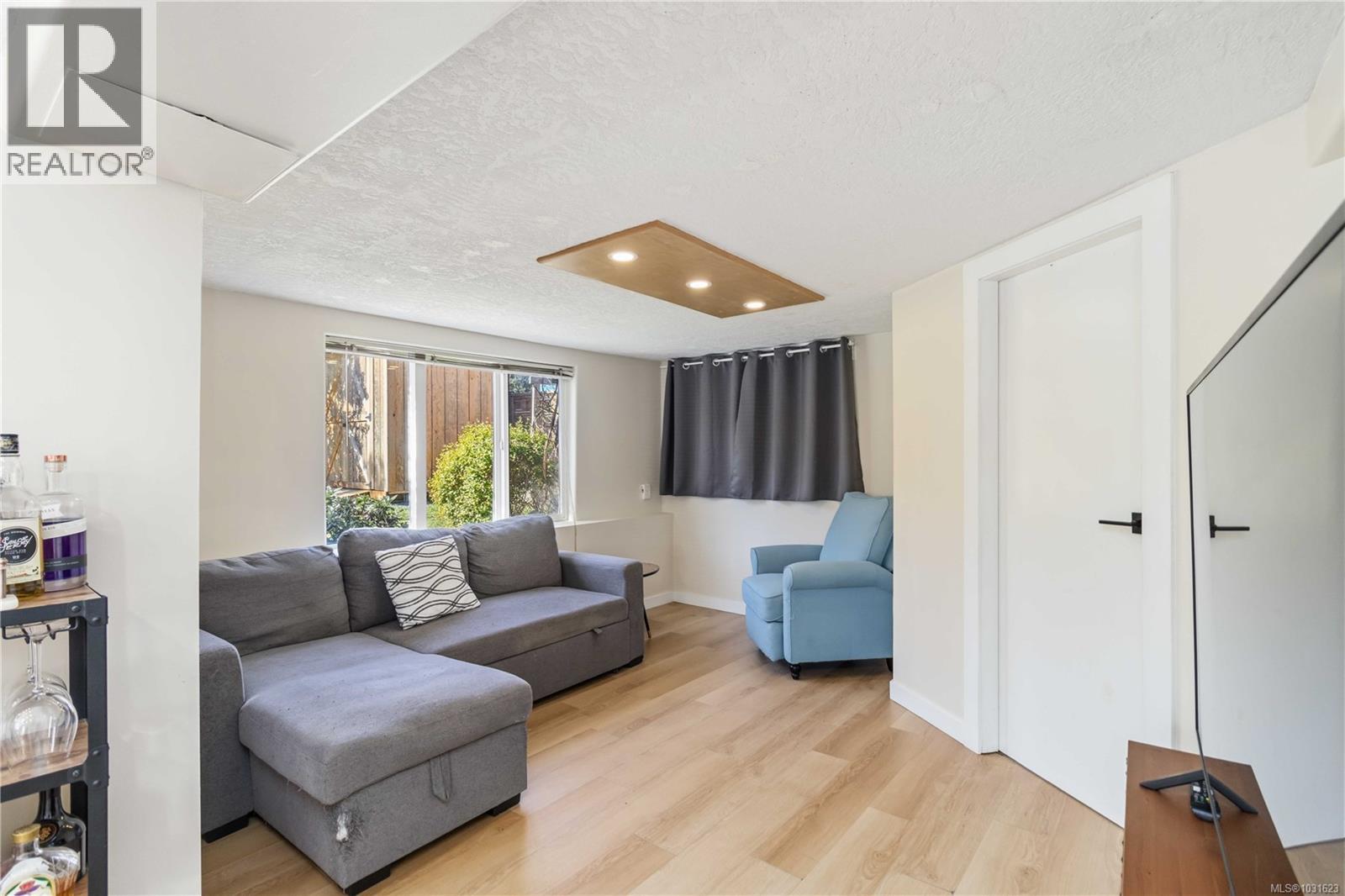 232 MICHIGAN ST - 33