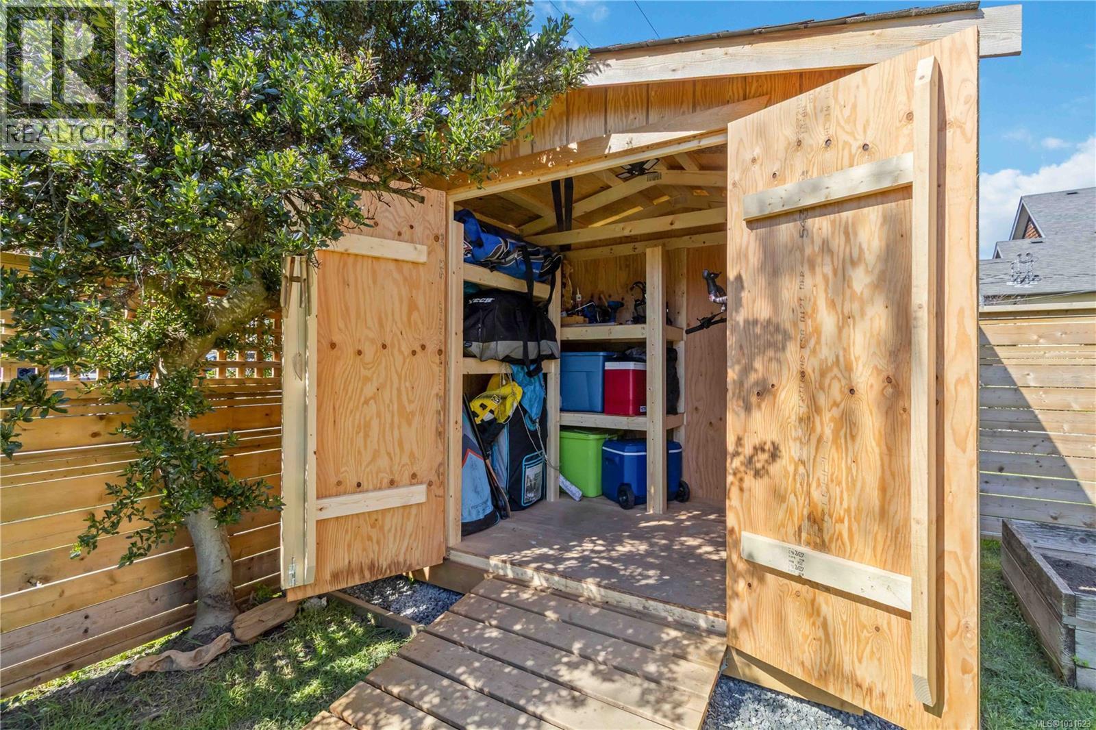 232 MICHIGAN ST - 38