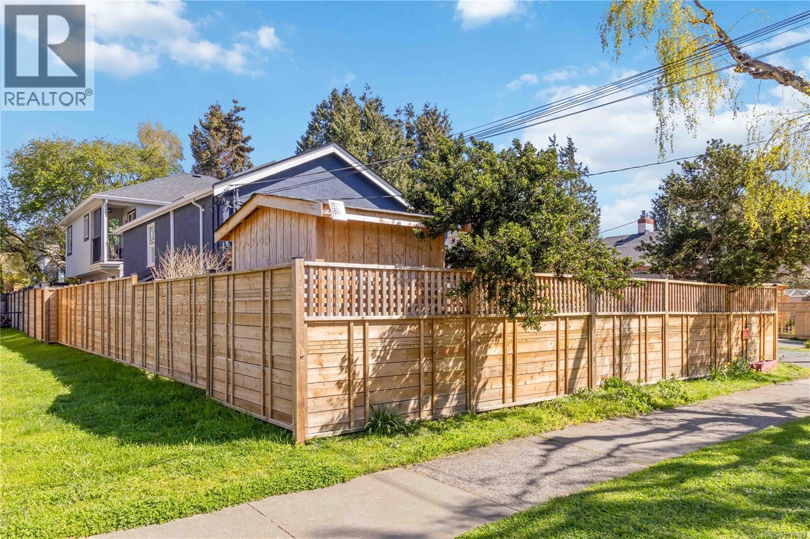 232 MICHIGAN ST - 44