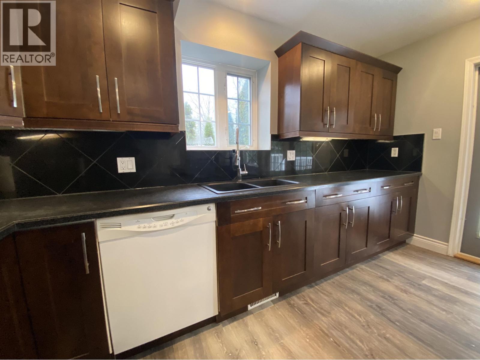 4913 MILLS AVENUE - 10