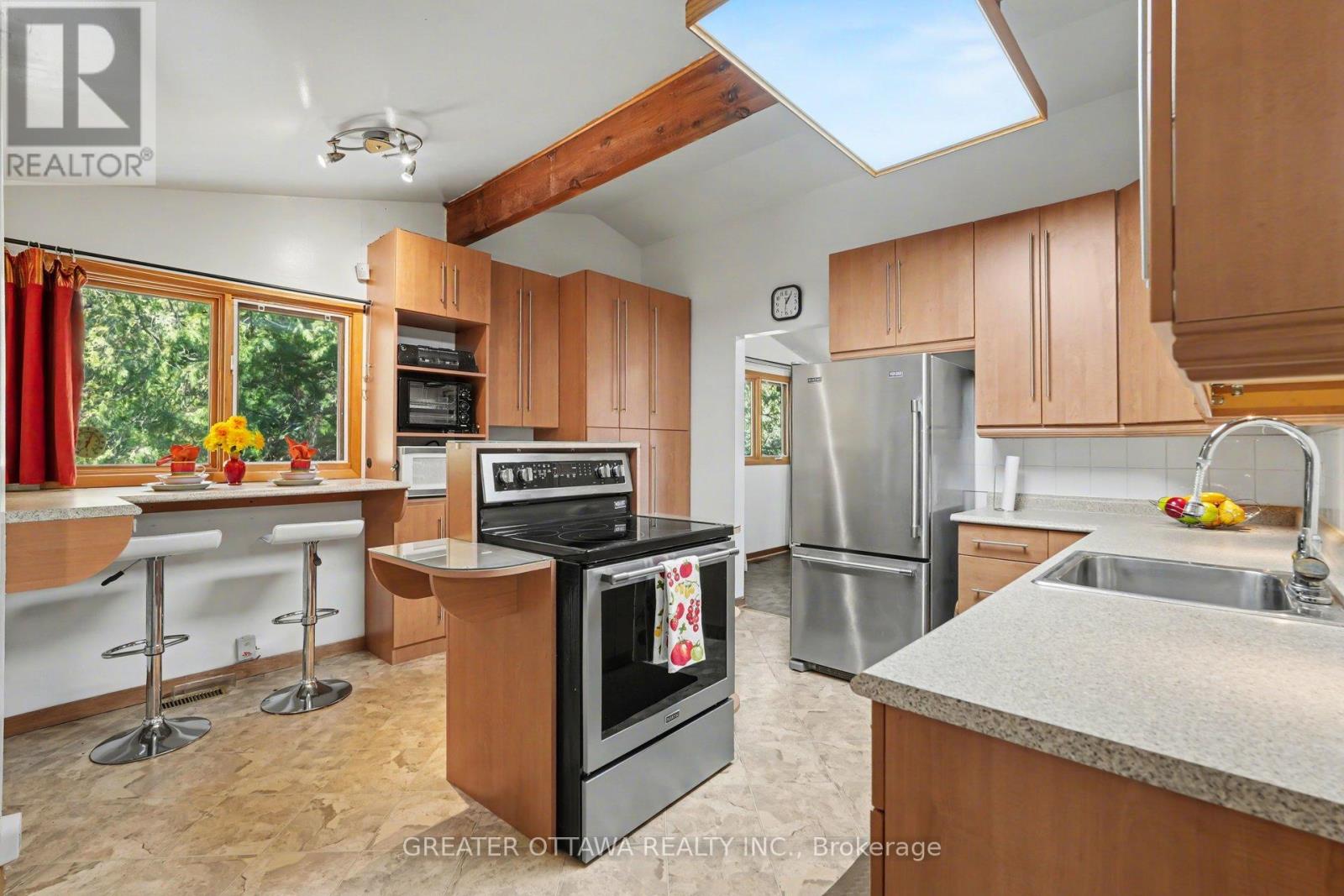 686 JOHN KENNEDY WAY N - 6